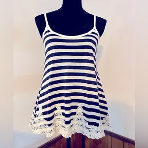 Rewind brand navy & white-striped tank with lace trim. Women’s size medium. EUC!